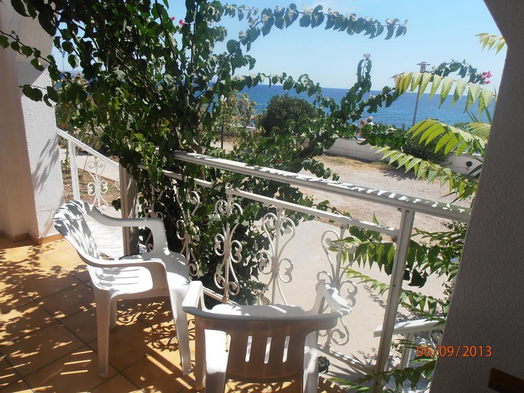 Iro Apartments Paralia Agias Foteinis Exterior foto
