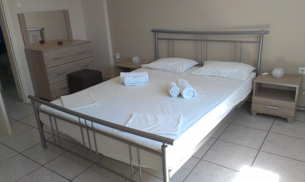 Iro Apartments Paralia Agias Foteinis Habitación foto